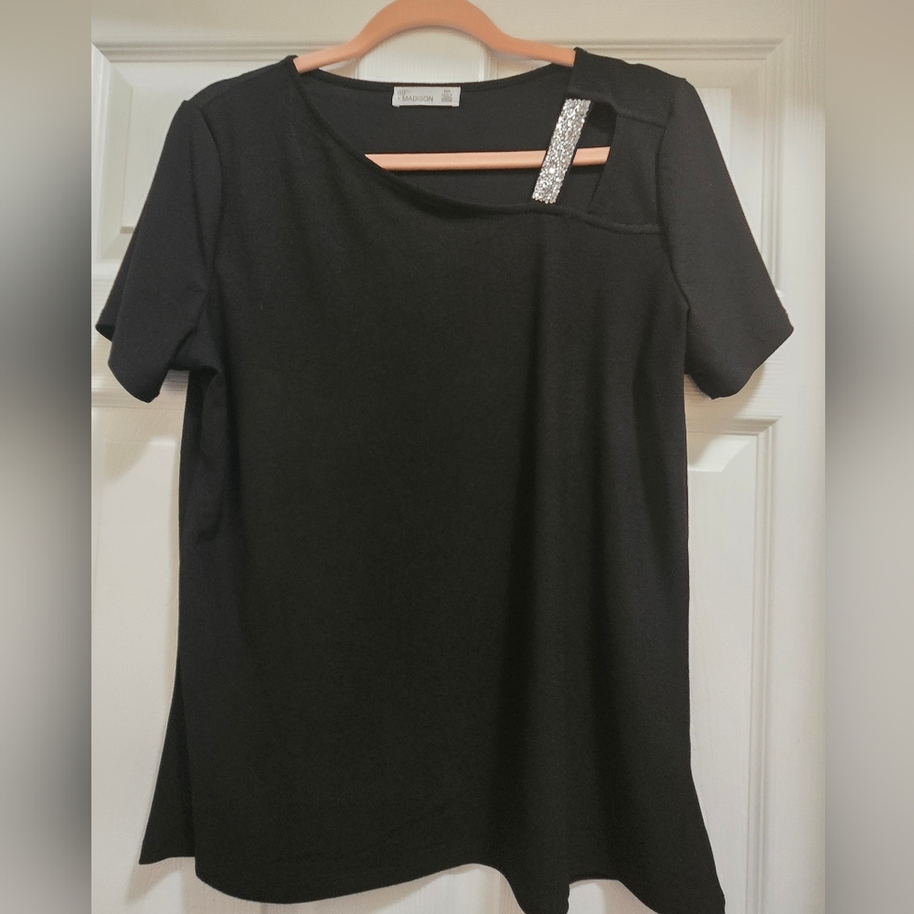 89th & Madison Black Fitted Short Sleeve Tee